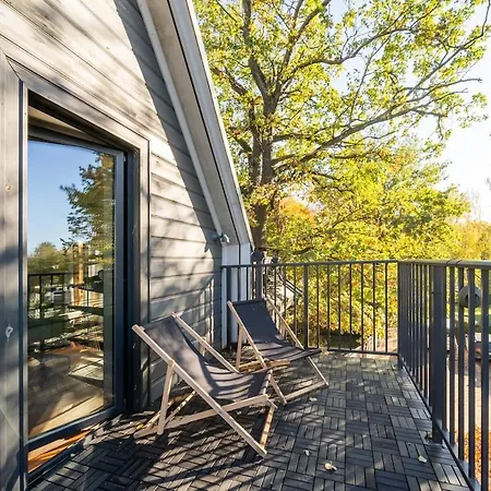 Cozy Riverside Penthouse Апартаменты *